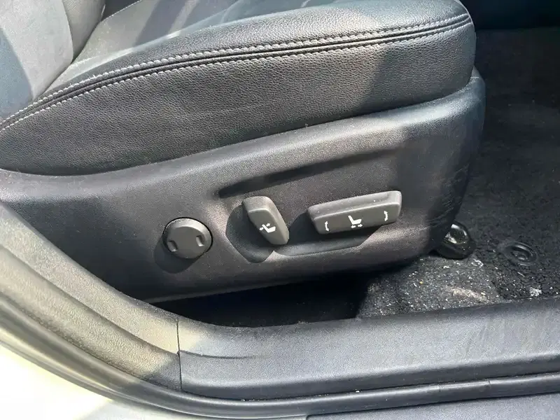 TOYOTA PRIUS G Image 10