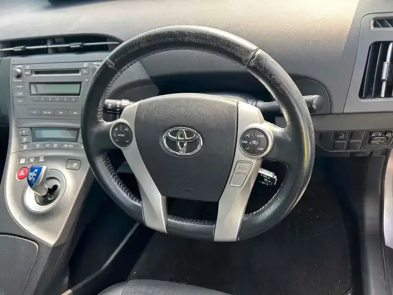 TOYOTA PRIUS G Image 8