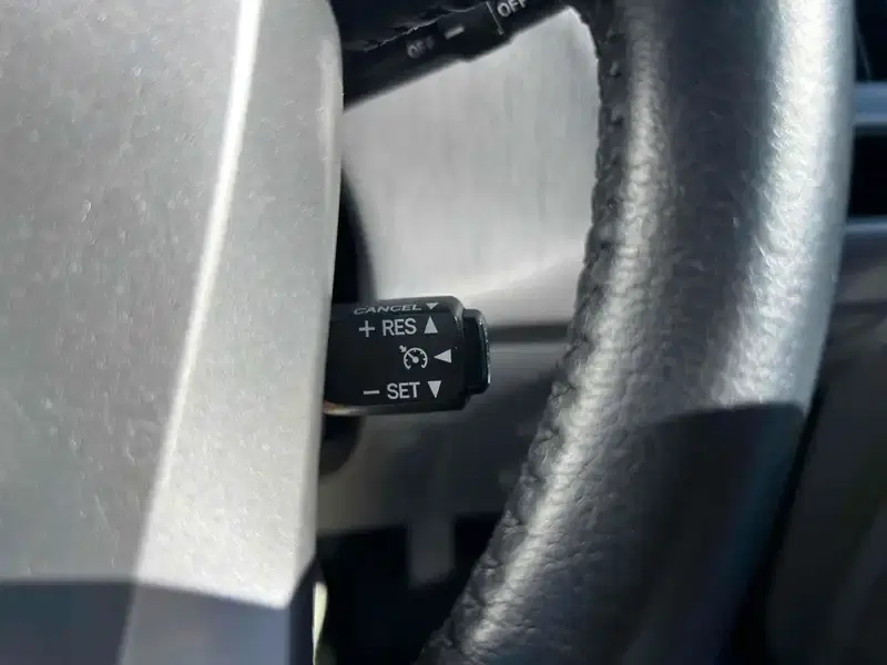TOYOTA PRIUS ALPHA G 7SEATER Image 14