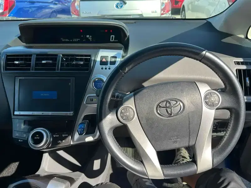 TOYOTA PRIUS ALPHA G 7SEATER Image 11