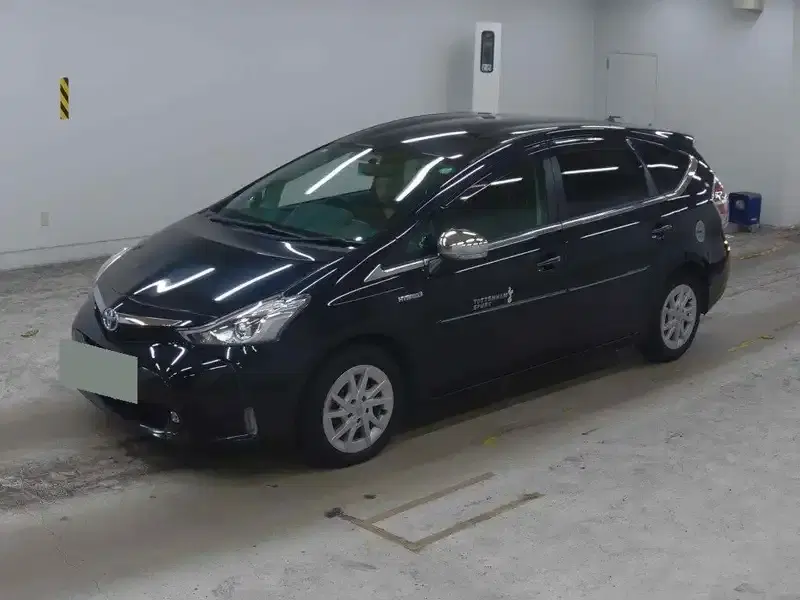 TOYOTA PRIUS ALPHA S Image 6
