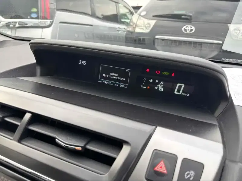 TOYOTA PRIUS ALPHA S Image 13