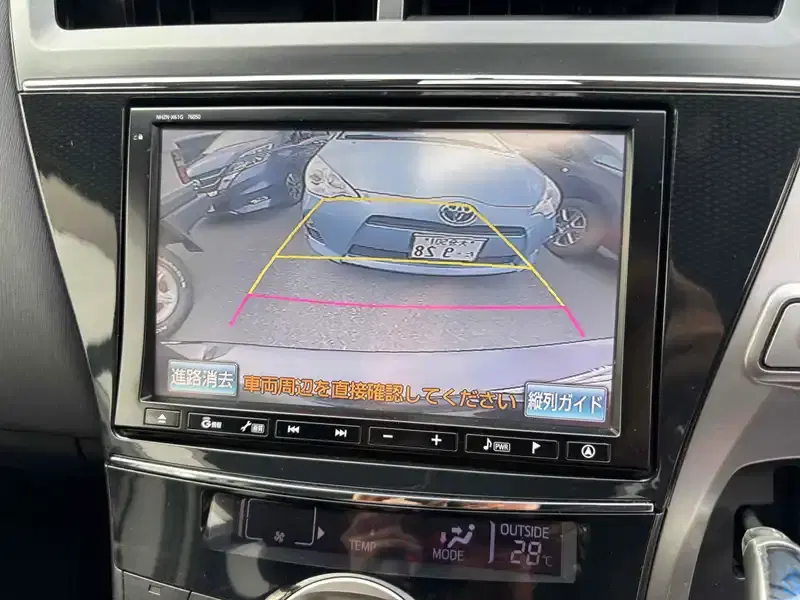 TOYOTA PRIUS ALPHA S Image 11