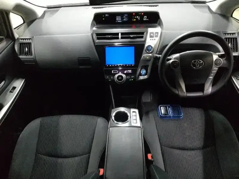 TOYOTA PRIUS ALPHA S Image 5
