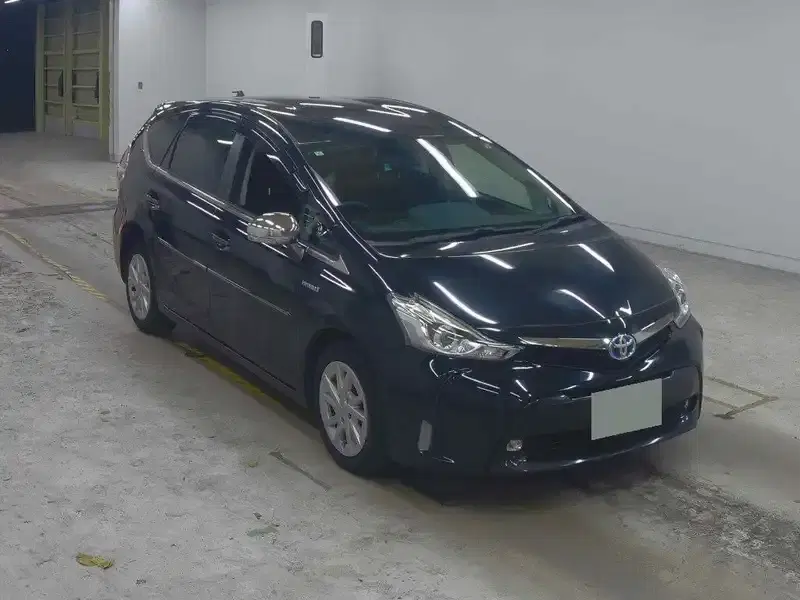 TOYOTA PRIUS ALPHA S Image 3