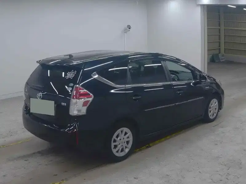TOYOTA PRIUS ALPHA S Image 7