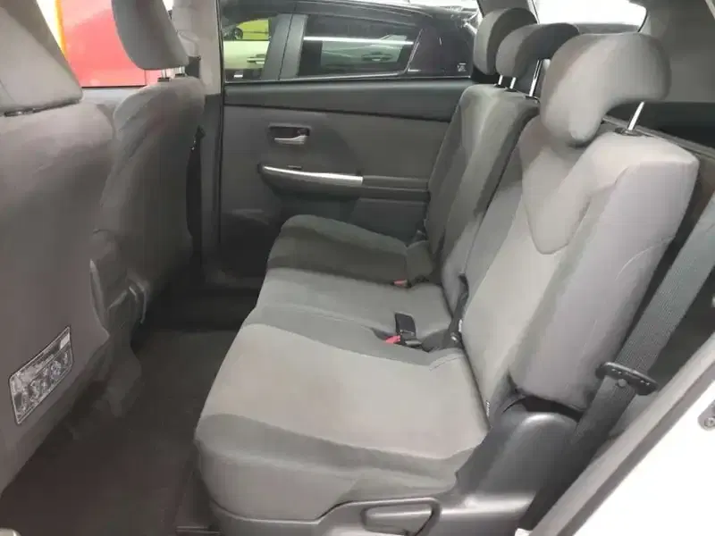 TOYOTA PRIUS ALPHA S L SELECTION Image 8