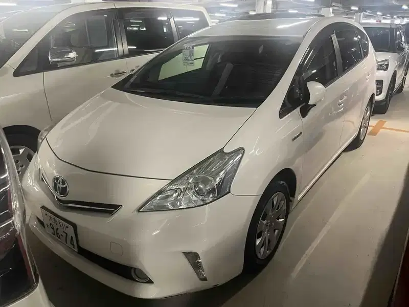 TOYOTA PRIUS ALPHA S L SELECTION Image 11
