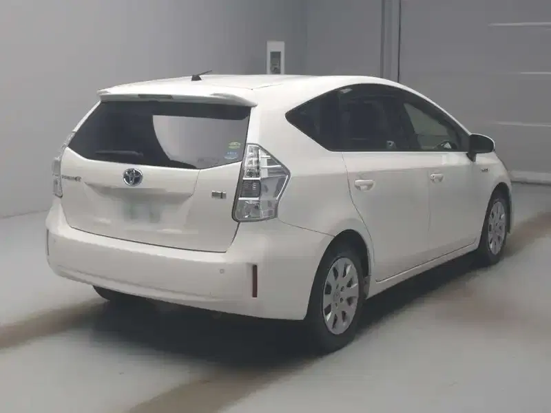TOYOTA PRIUS ALPHA S L SELECTION Image 2
