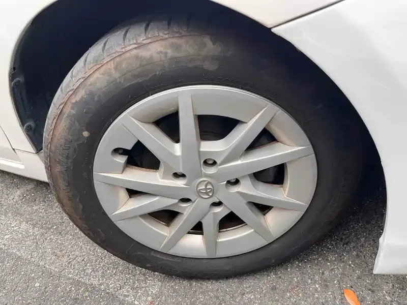 TOYOTA PRIUS ALPHA S Image 26