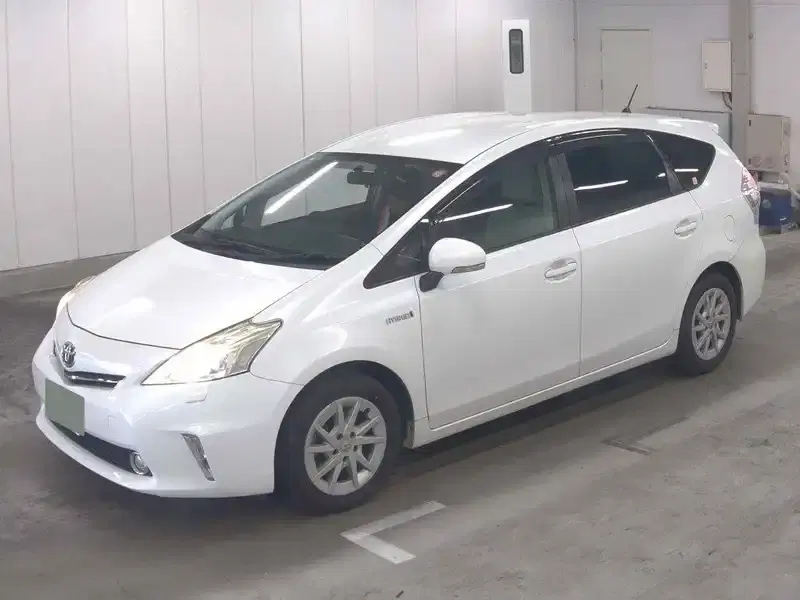 TOYOTA PRIUS ALPHA S Image 6