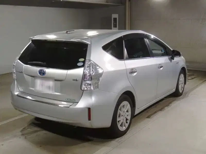 TOYOTA PRIUS ALPHA S Image 2
