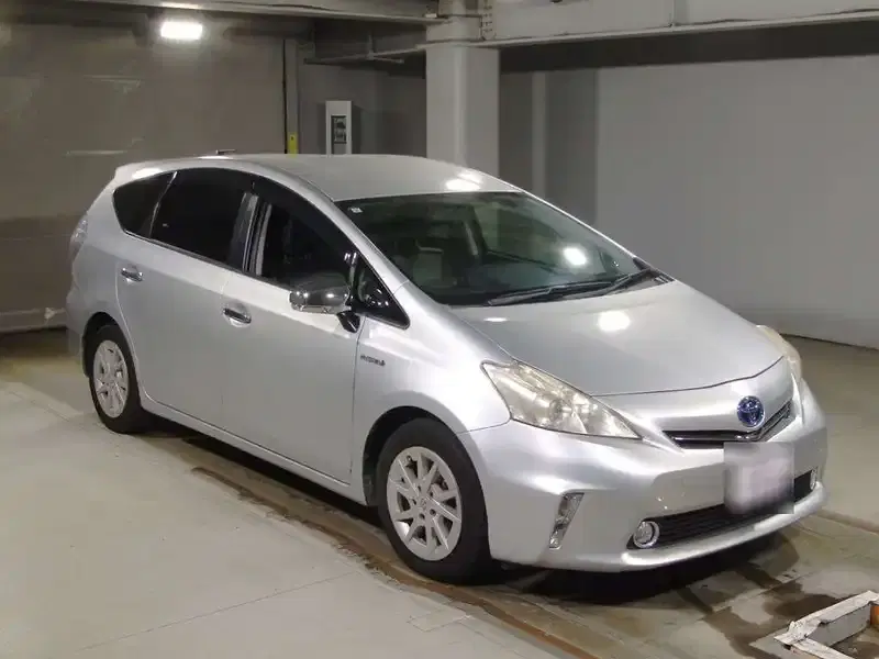 TOYOTA PRIUS ALPHA S Image 4
