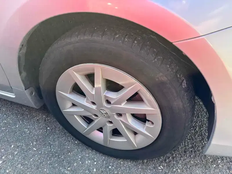 TOYOTA PRIUS ALPHA S Image 17