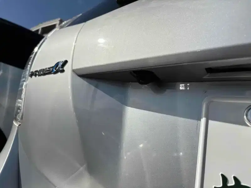 TOYOTA PRIUS ALPHA S Image 19
