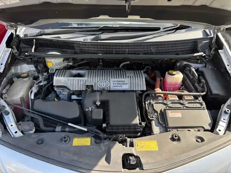 TOYOTA PRIUS ALPHA S Image 20