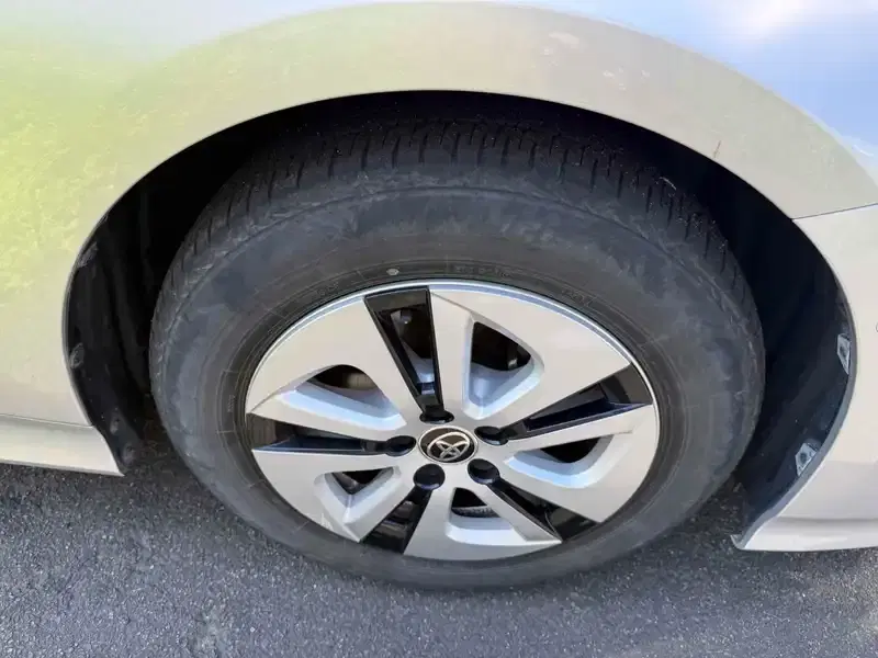 TOYOTA PRIUS A TSS Image 12