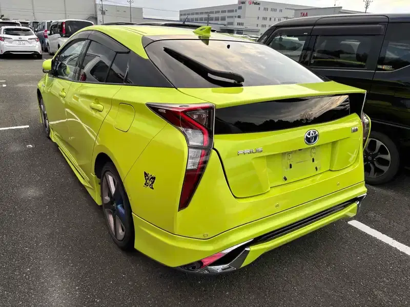TOYOTA PRIUS A TOURINGSELECTION Image 2