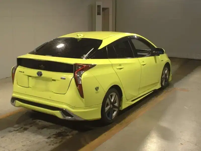 TOYOTA PRIUS A TOURINGSELECTION Image 4