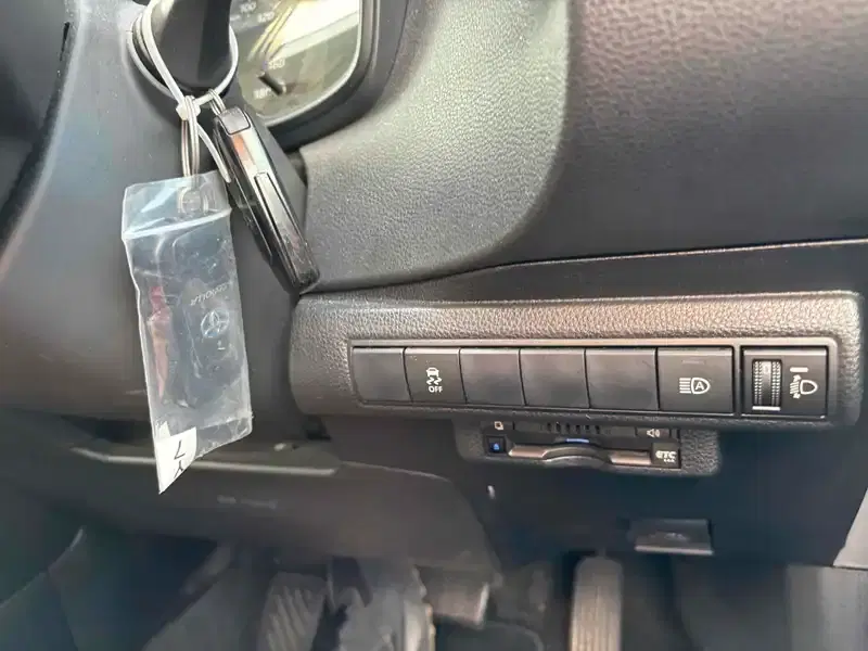 TOYOTA COROLLA TOURING HYBRID G-X Image 20