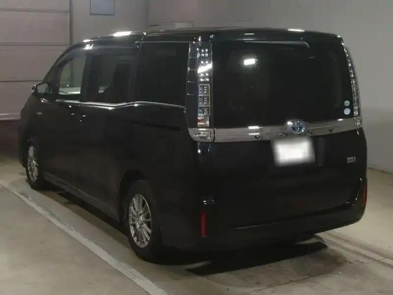 TOYOTA VOXY HYBRID X Image 7