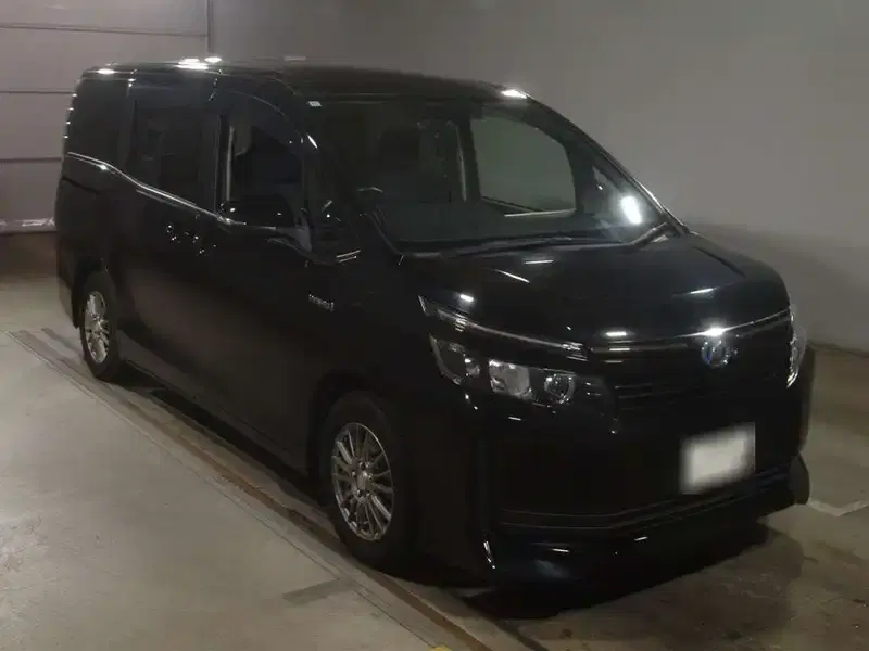 TOYOTA VOXY HYBRID X Image 6
