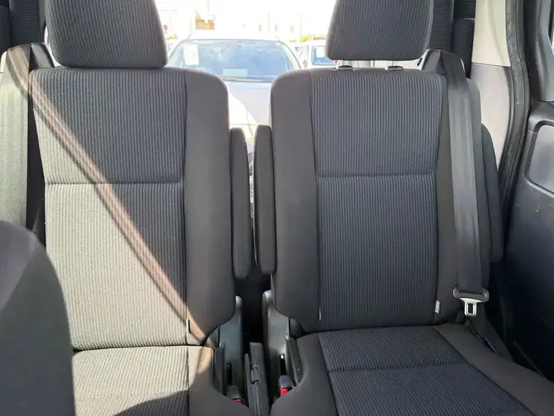 TOYOTA VOXY HYBRID X Image 15