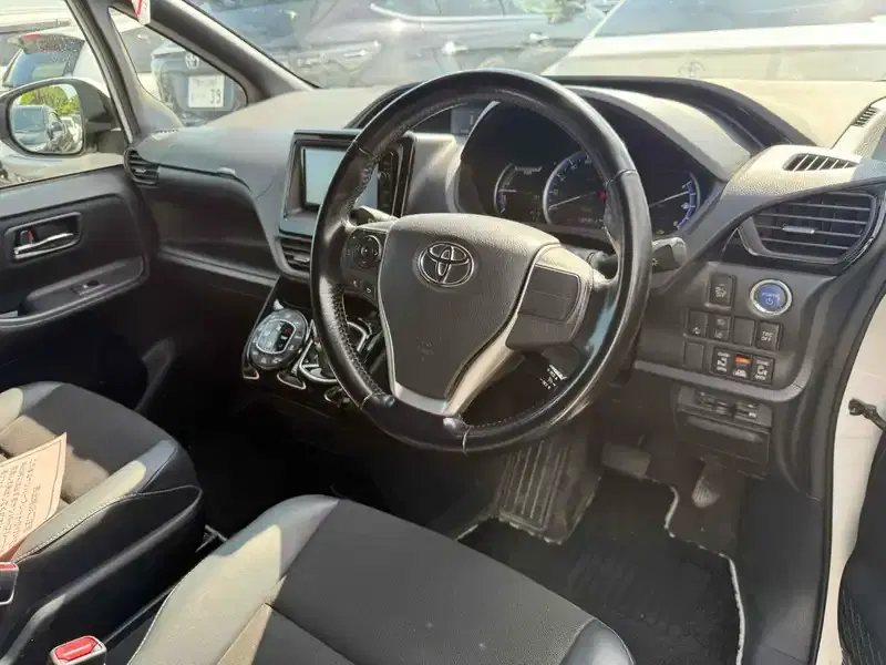 TOYOTA NOAH HV SI WXB Image 6