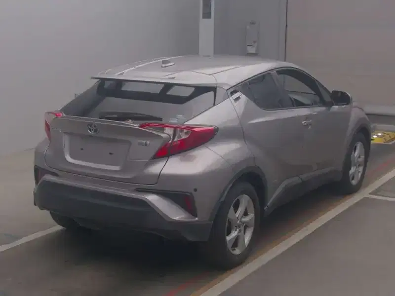 TOYOTA C-HR S Image 4