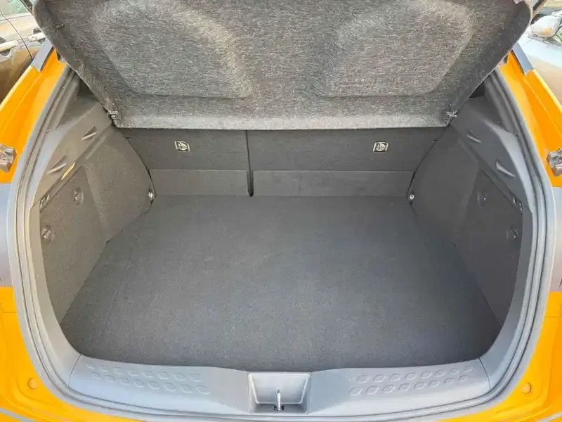 TOYOTA C-HR S Image 8