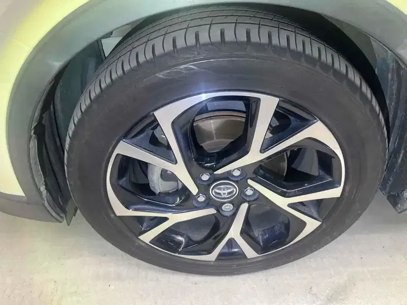 TOYOTA C-HR G Image 25