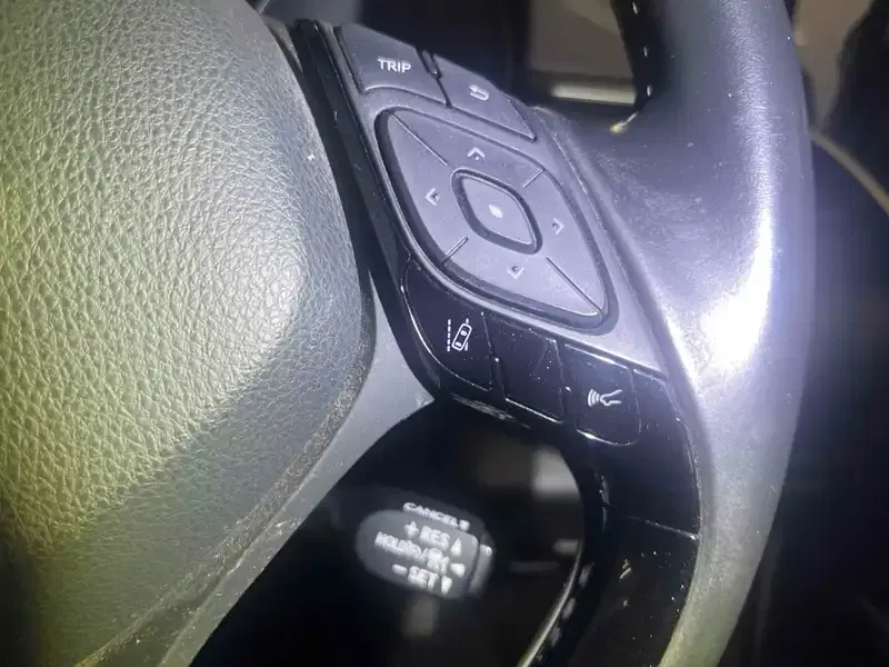 TOYOTA C-HR G Image 17
