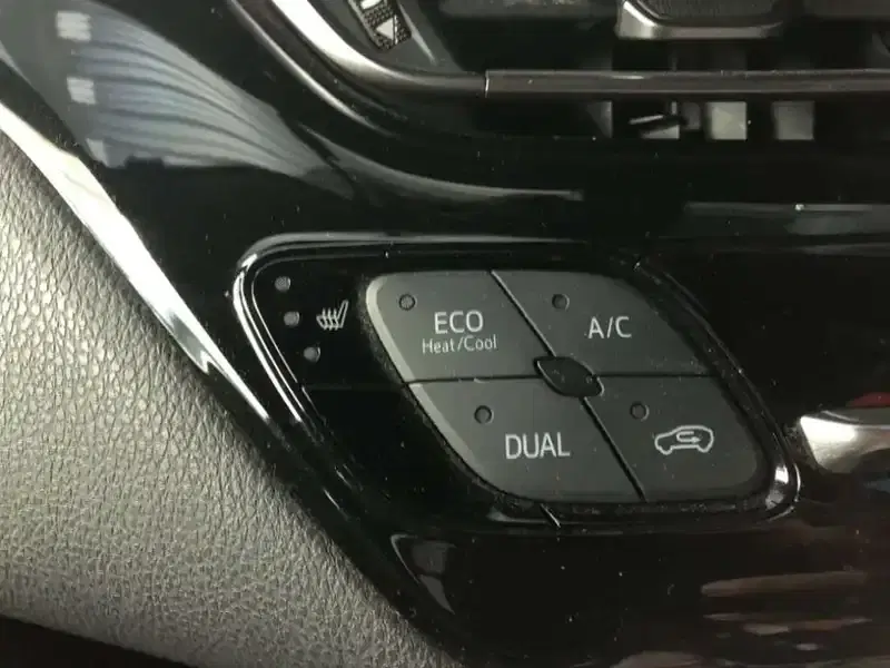 TOYOTA C-HR G Image 12